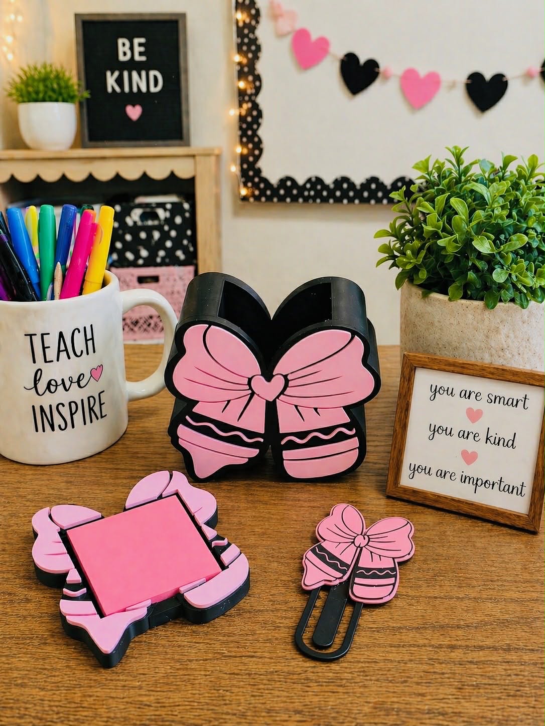 Crayon Bow Teacher Desk Accessories Set