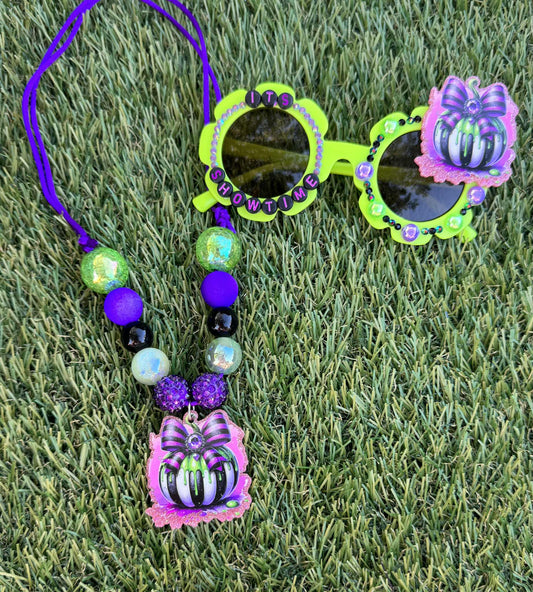It's Showtime Sunnies & Necklace Set